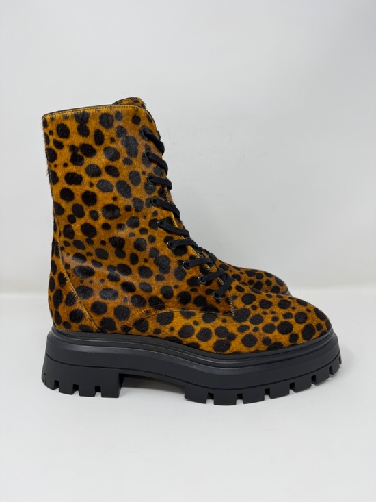 New Stuart Weitzman Bedford Sleek Genuine Calf Hair Combat Boot Sz 8 - Picture 2 of 12